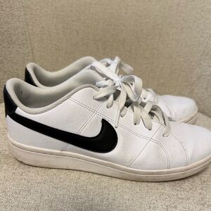 Nike Court Style White Black Low Top Sneakers Men’s 9 Classic Everyday Shoes